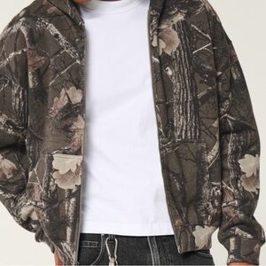 New - Boxy Camo Zip Up Hoodie 
Size - Large 
Color- Dark Brown Camo